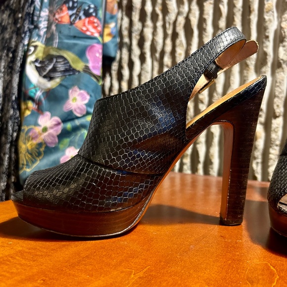Coach "Brina" Snakeskin Peep-Toe Slingbacks Women’s Size 8 - Picture 5 of 12